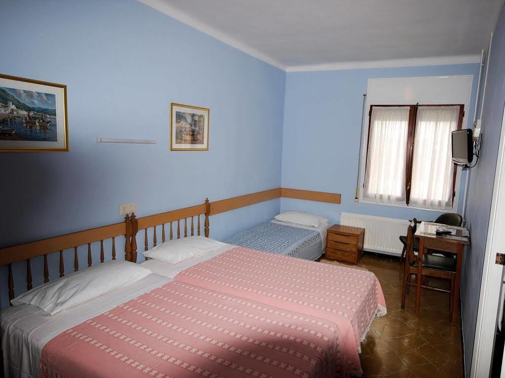 Hostal Fabrellas Caldes de Malavella Eksteriør bilde